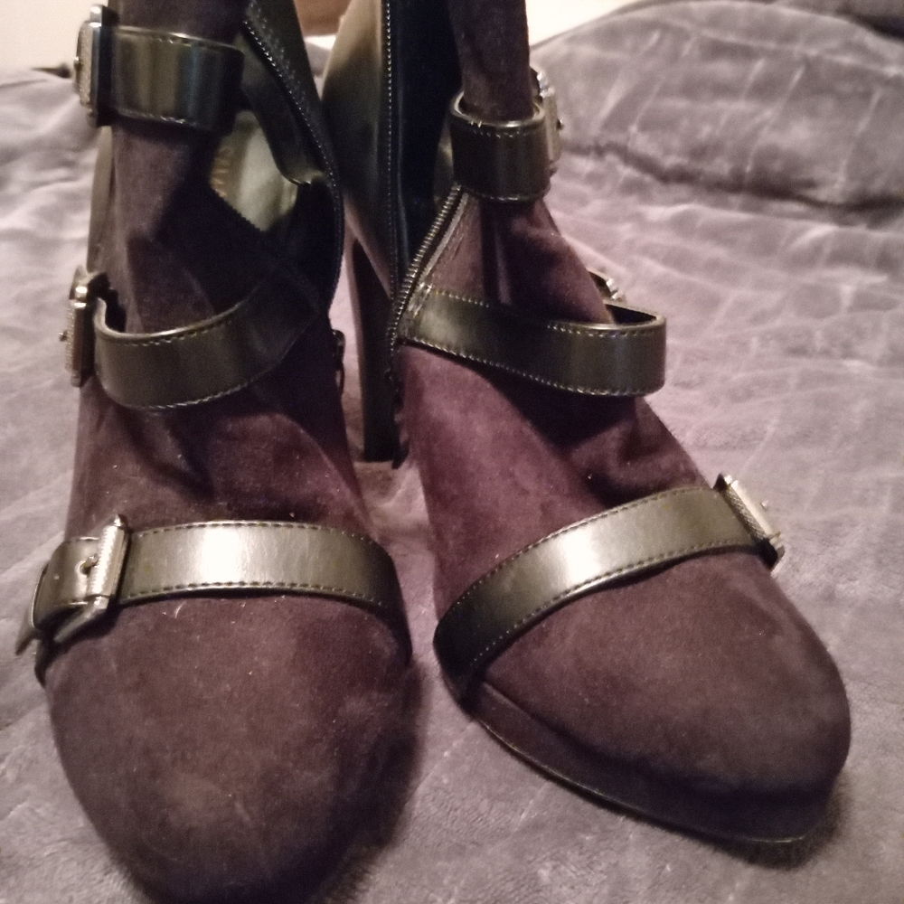 Boots - Picture 4 of 4